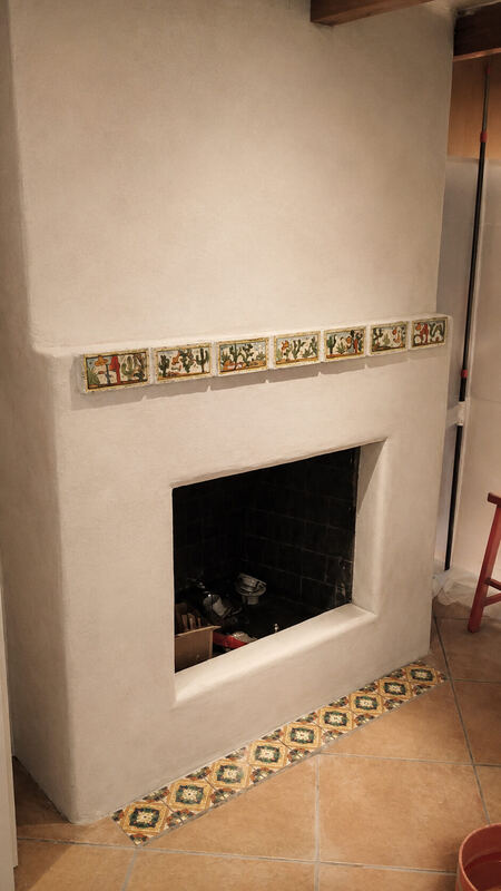 Smooth stucco over the Talavera band